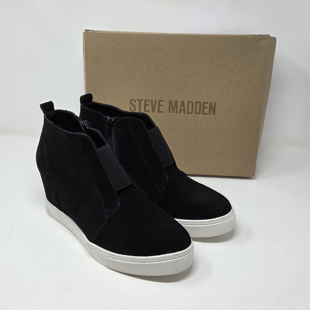 Steve Madden Black Flavy Suede Wedge Zip Sneaker  Size 9